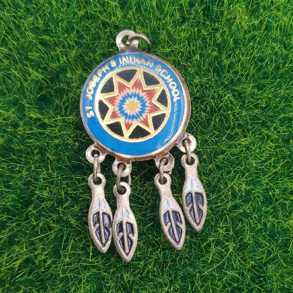 St Josephs Indian Pendant Collectible P321 - Picture 1 of 2
